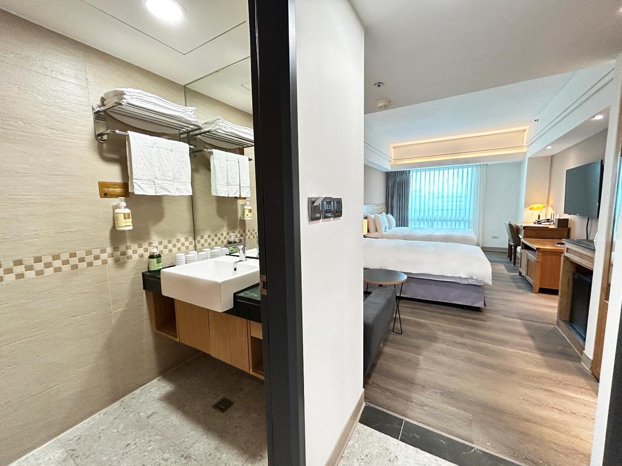 Azure Hotel Kota Hualien Bagian luar foto